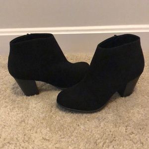 NWOT Black Old Navy Boots Size 7